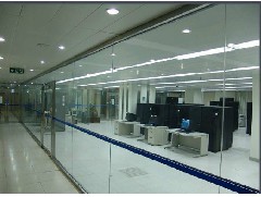 The difference between fireproof glass and laminated glass